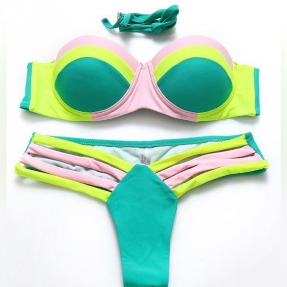 Bikinis - Picture 9 of 11